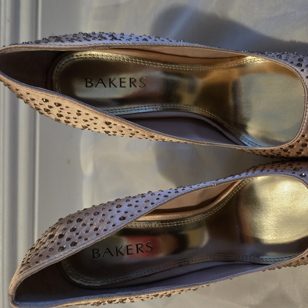 Bakers Tan Perforated Heels
